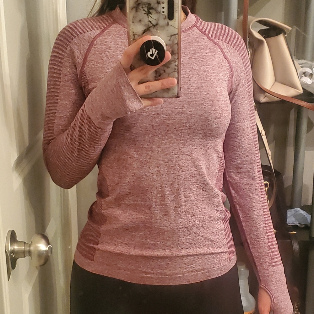 Athletic long-sleeve seamless tshirt